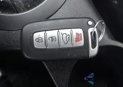 2015 Hyundai Veloster Turbo z USA, uszkodzony, nr VIN KMHTC6AE6FU232875